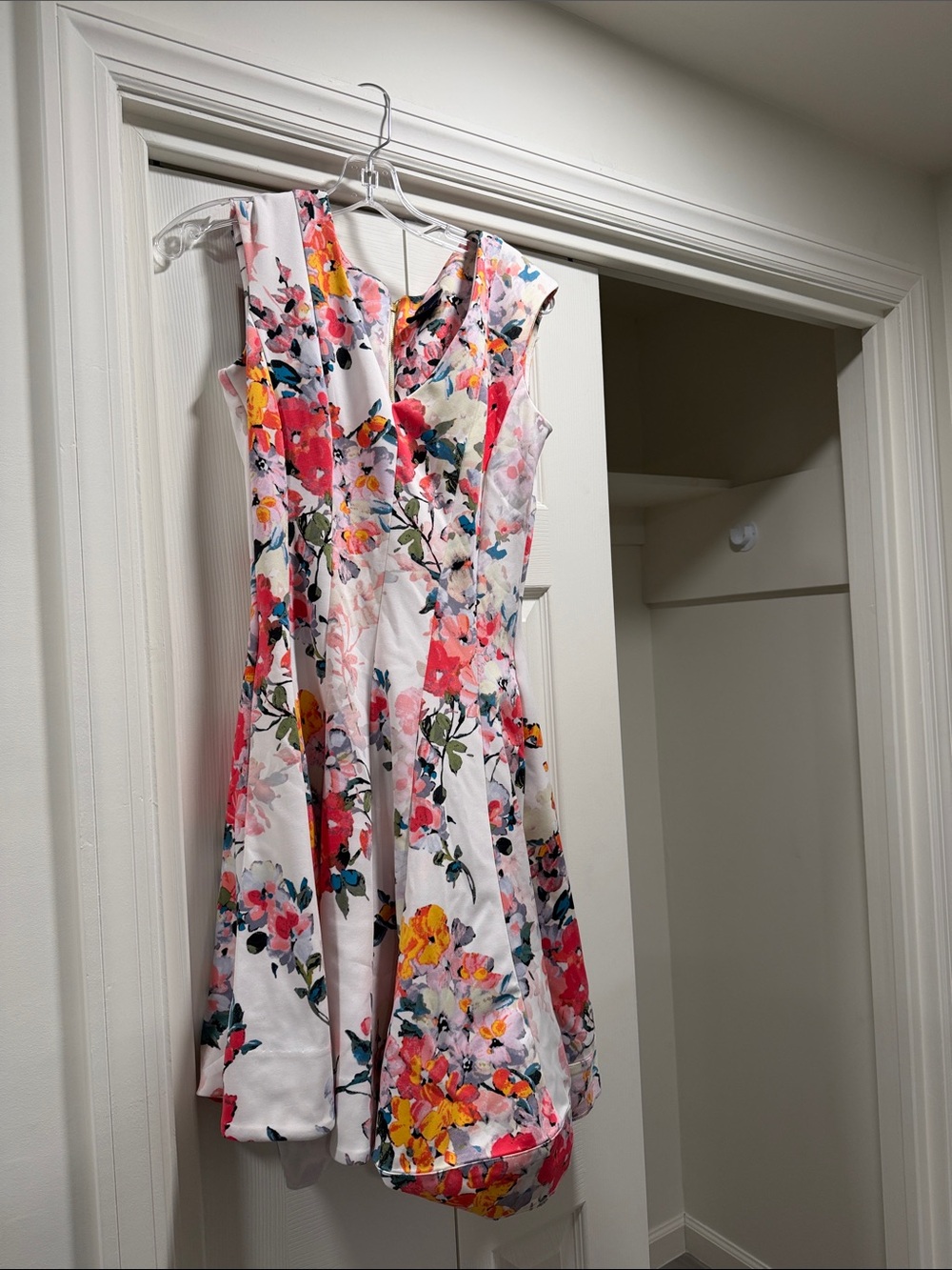 Just...Taylor White Floral Fit-and-Flare Sleeveless Mini Dress